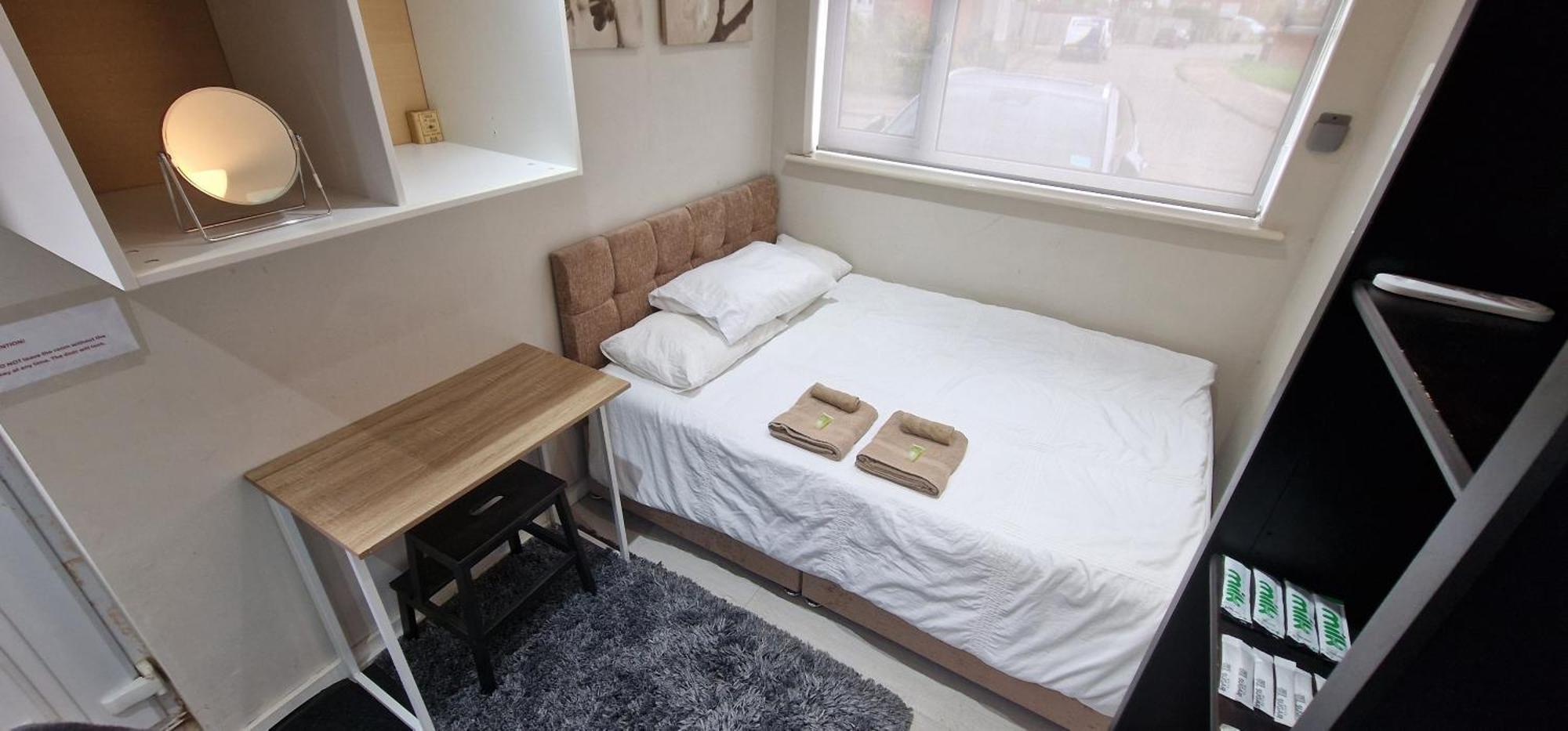 Oleon Apartments - Колчестър Екстериор снимка